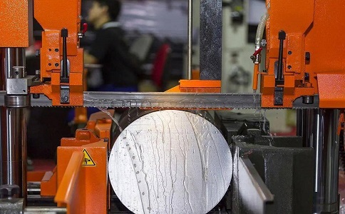 荷塘立式金属带锯床切削出现跑带故障解决方法！